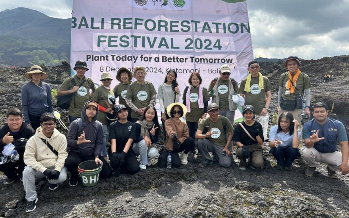 BALI REFORESTATION FESTIVAL 2024 参加者の集合写真